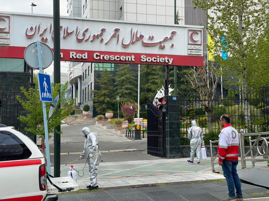 ضدعفونی ایستگاه‌های اتوبوس‌های تندرو منطقه ۳ تهران/ گزارش تصویری